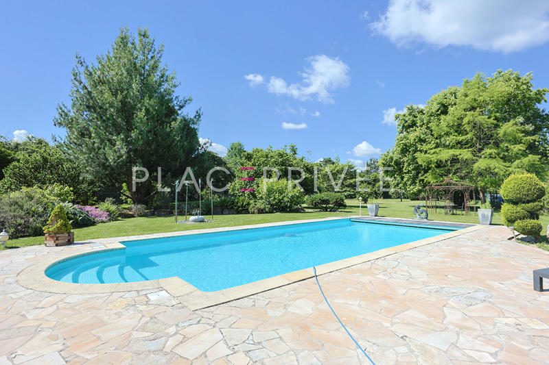 Maison - 320 m² - 10 pièces