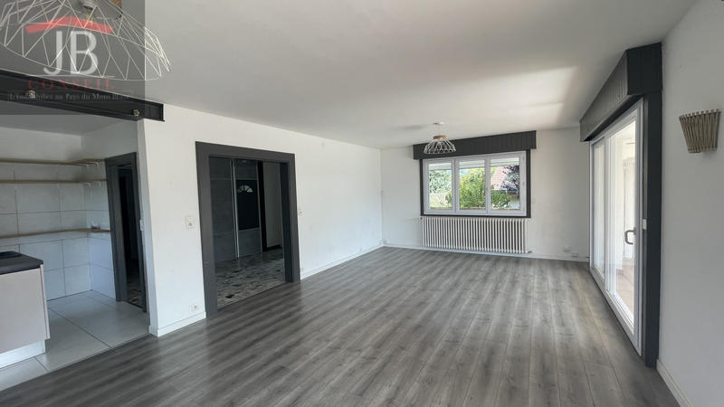 Maison - 233 m² - 9 pièces