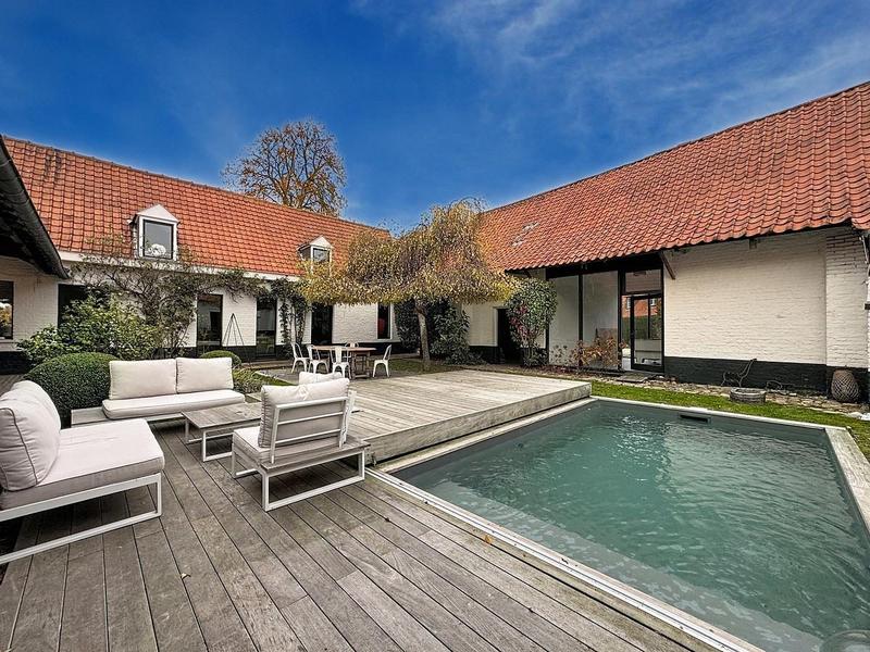 Maison - 334 m² - 7 pièces