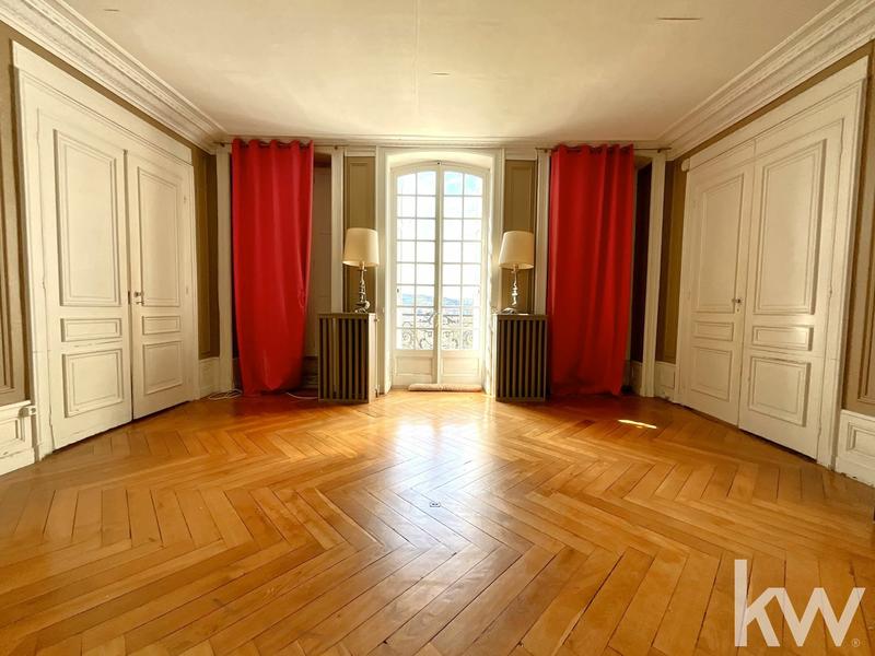 Maison de maîtres - 673 m² - 13 pièces