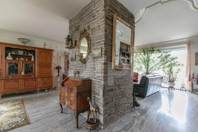 Propriété - 212 m² - 7 pièces