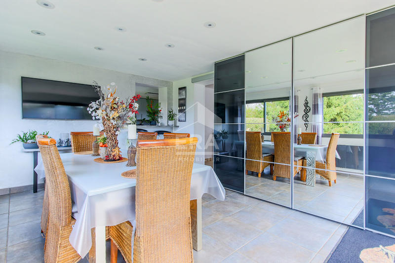 Maison - 161 m² - 8 pièces