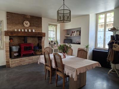 Maison traditionnelle - 350 m² - 11 pièces