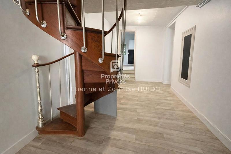 Maison - 136 m² - 7 pièces