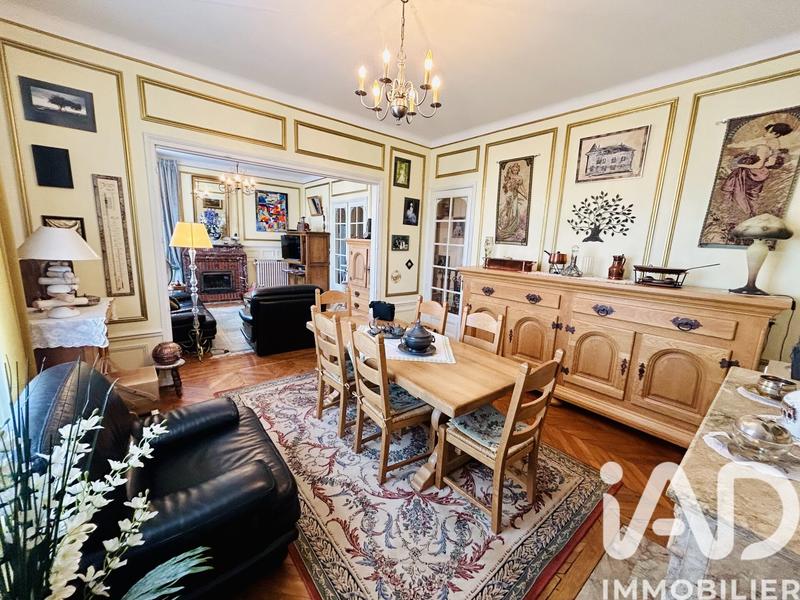 Château - 330 m² - 8 pièces