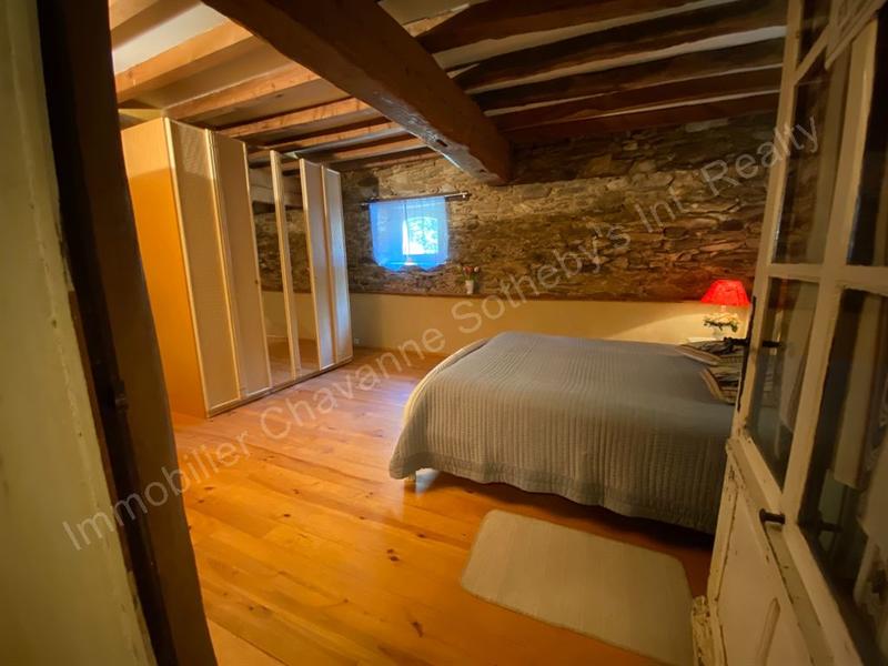 Maison - 360 m² - 8 pièces