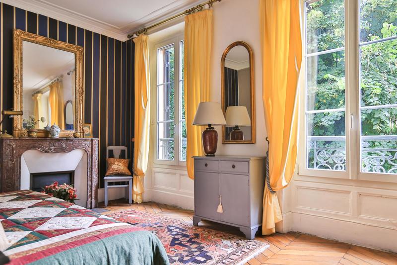 Maison - 330 m² - 10 pièces