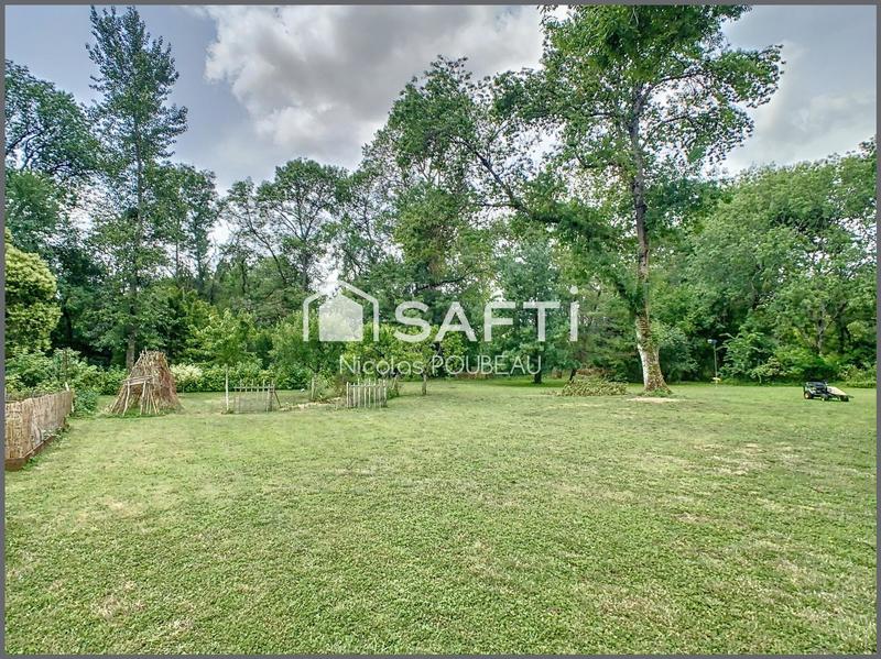 Maison - 240 m² - 9 pièces