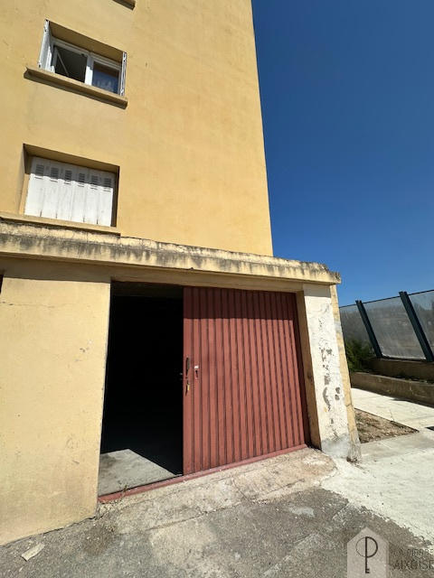 Parking / Garage - 19 m²