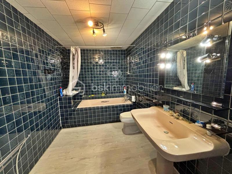 Maison - 233 m² - 8 pièces