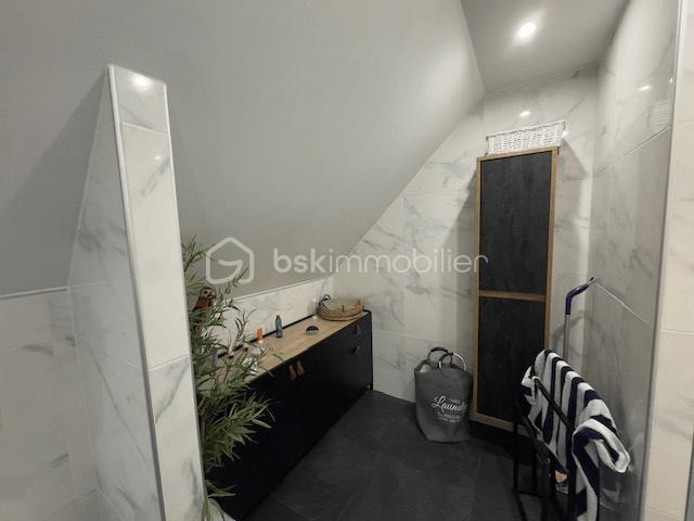 Maison - 186 m² - 9 pièces