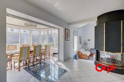 Maison - 242 m² - 8 pièces