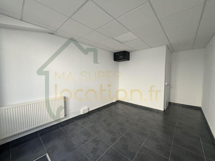 Local commercial - 17 m² - 1 pièce