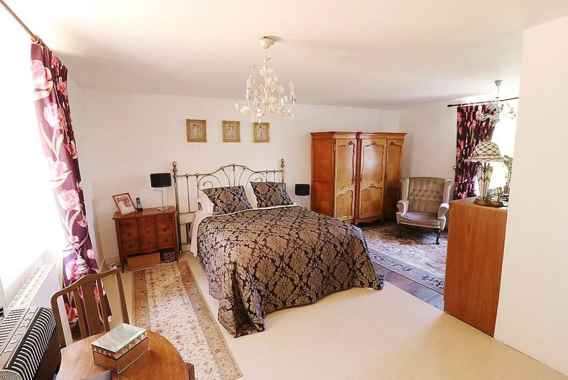 Propriété - 213 m² - 8 pièces