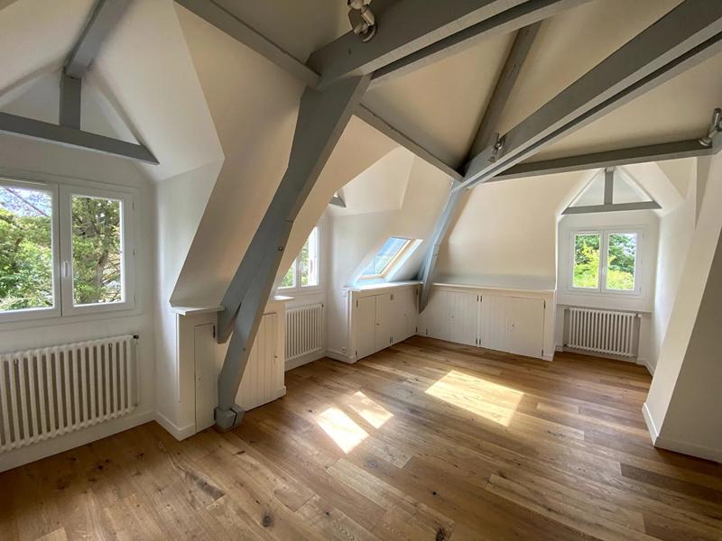 Maison - 305 m² - 6 pièces