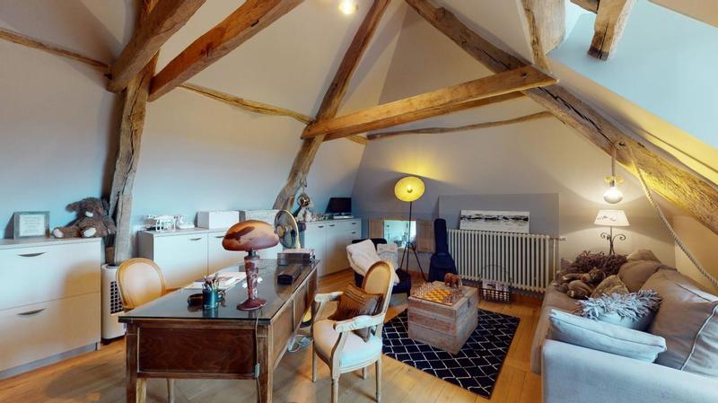 Maison - 1 290 m² - 25 pièces