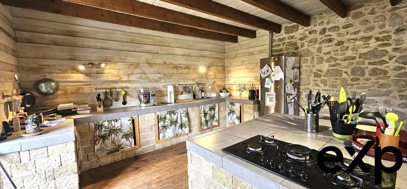 Maison - 240 m² - 6 pièces