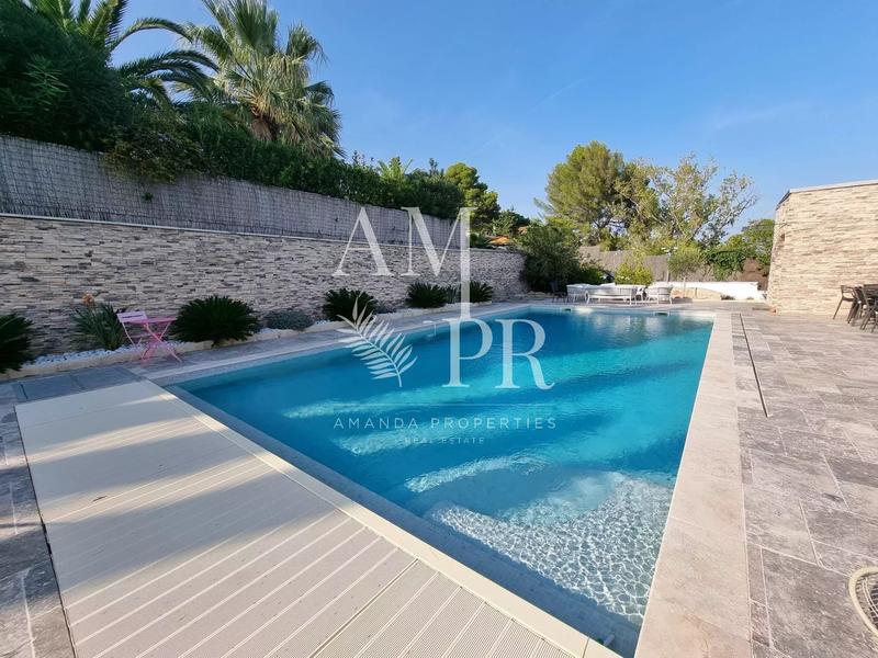Villa - 290 m² - 6 pièces