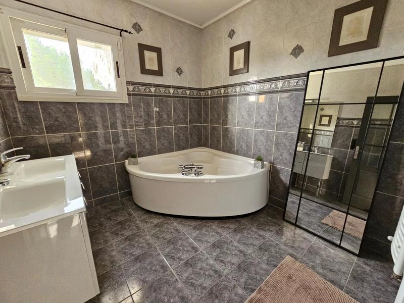 Propriété - 545 m² - 12 pièces