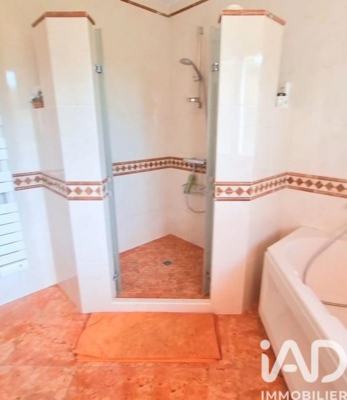 Maison - 206 m² - 6 pièces