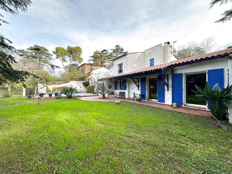 Villa - 320 m² - 10 pièces