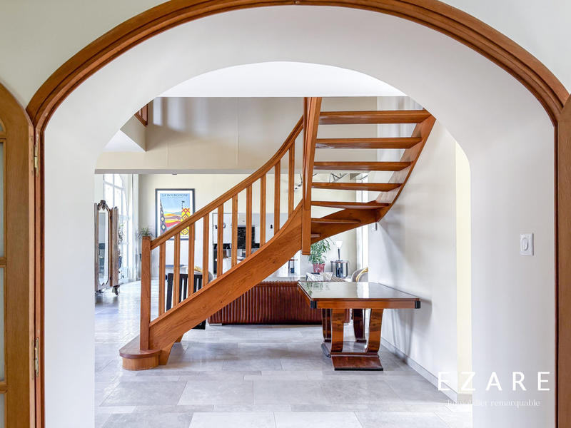 Maison ancienne - 500 m² - 9 pièces