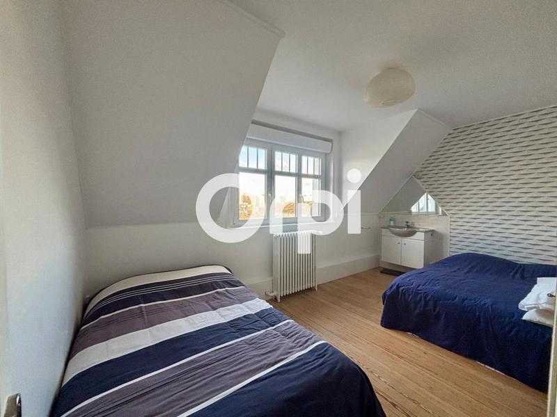 Demeure - 239 m² - 8 pièces