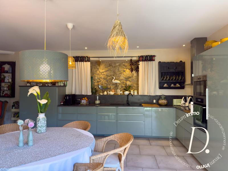 Maison - 260 m² - 7 pièces