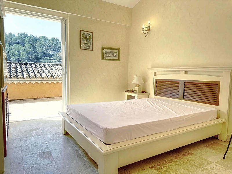 Maison - 230 m² - 6 pièces