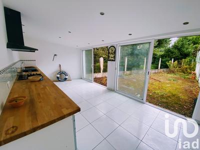 Maison - 180 m² - 8 pièces