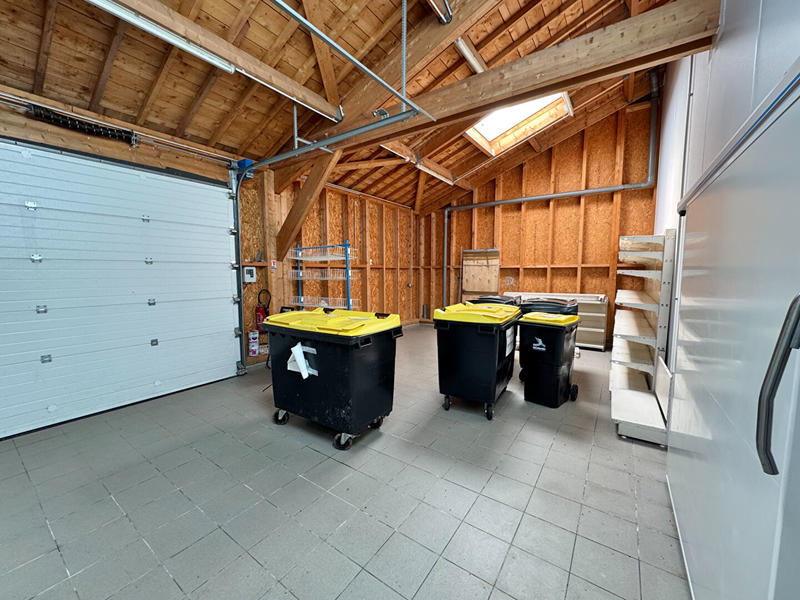 Local commercial - 266 m² - 6 pièces