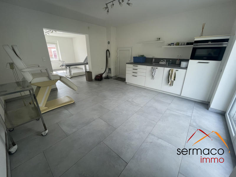 Local commercial - 94 m² - 4 pièces