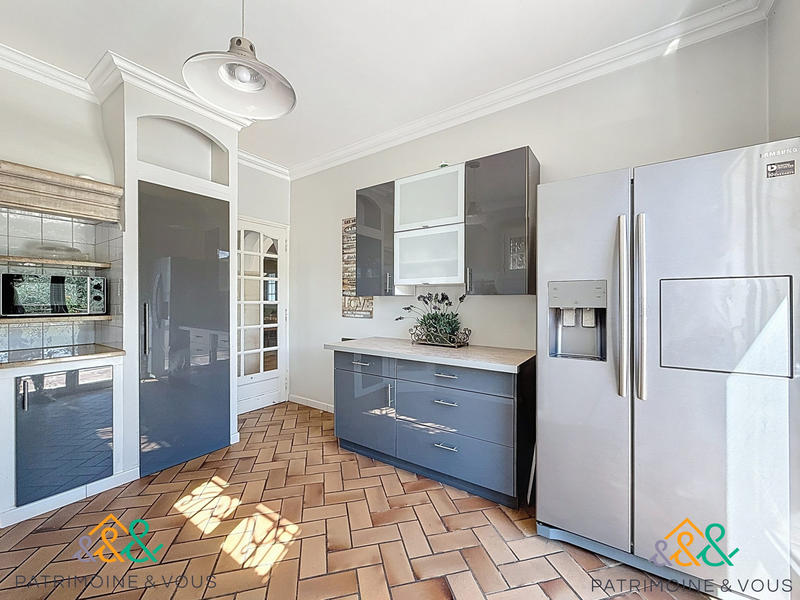 Maison - 250 m² - 8 pièces