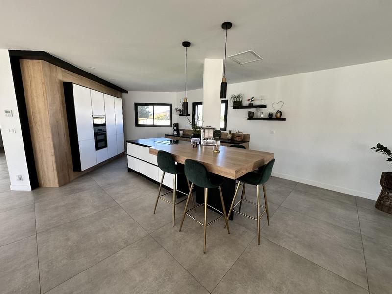 Villa - 234 m² - 6 pièces