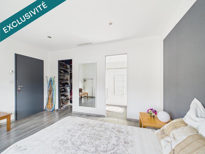 Maison - 270 m² - 10 pièces