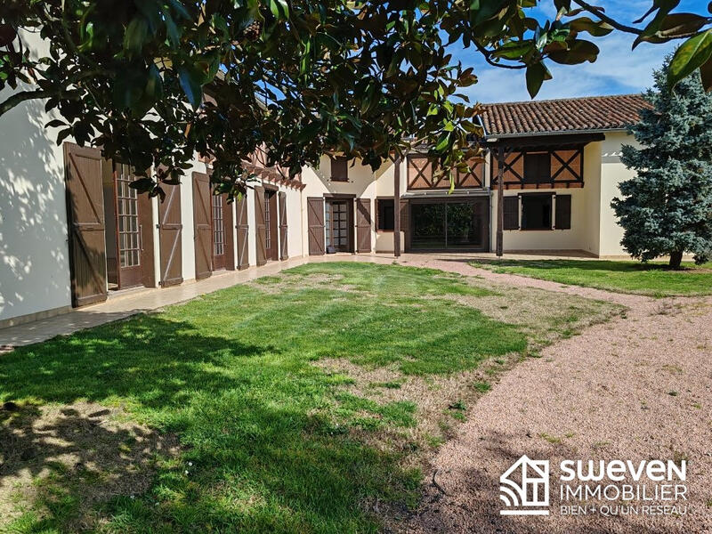 Maison - 323 m² - 7 pièces