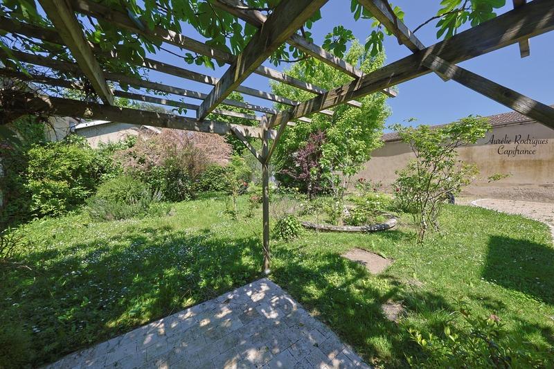 Propriété - 370 m² - 14 pièces