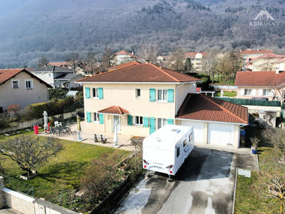 Maison - 176 m² - 5 pièces