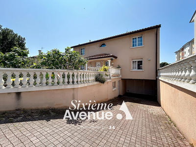 Maison - 186 m² - 8 pièces