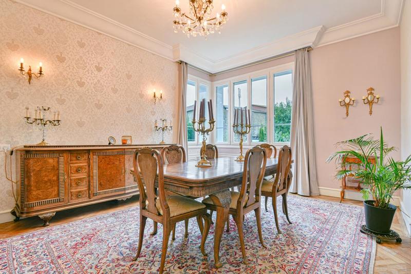 Maison - 195 m² - 9 pièces