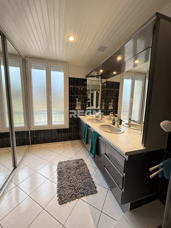 Maison - 90 m² - 5 pièces