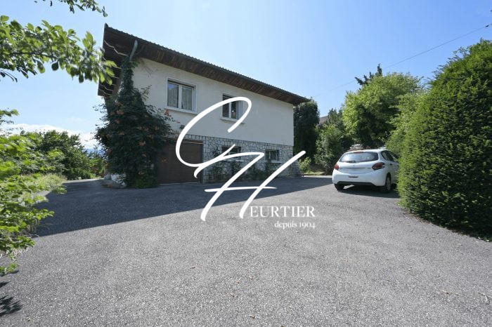 Maison traditionnelle - 187 m² - 6 pièces