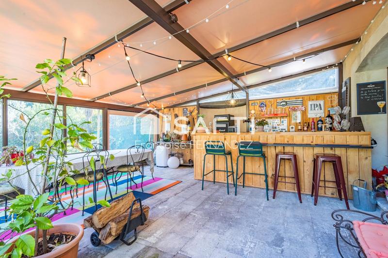 Maison - 280 m² - 9 pièces