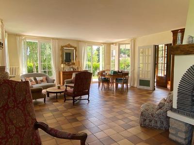 Maison - 218 m² - 7 pièces