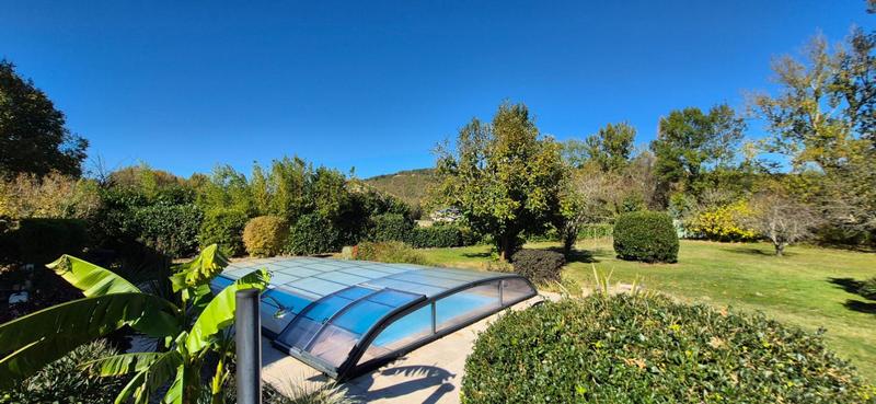 Maison - 230 m² - 8 pièces