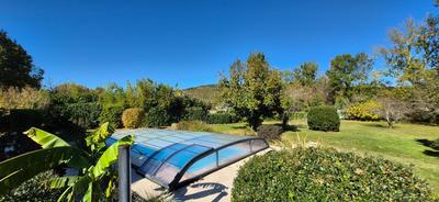 Maison - 230 m² - 8 pièces