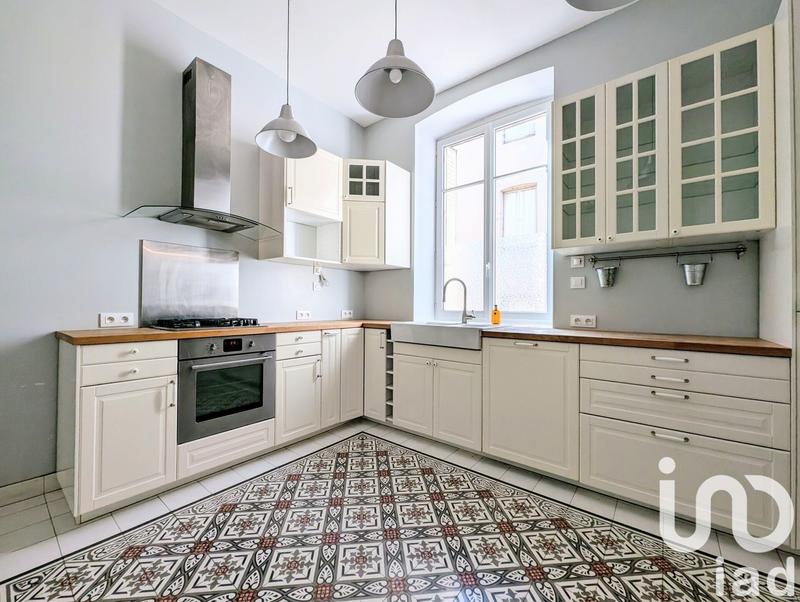 Maison - 237 m² - 7 pièces