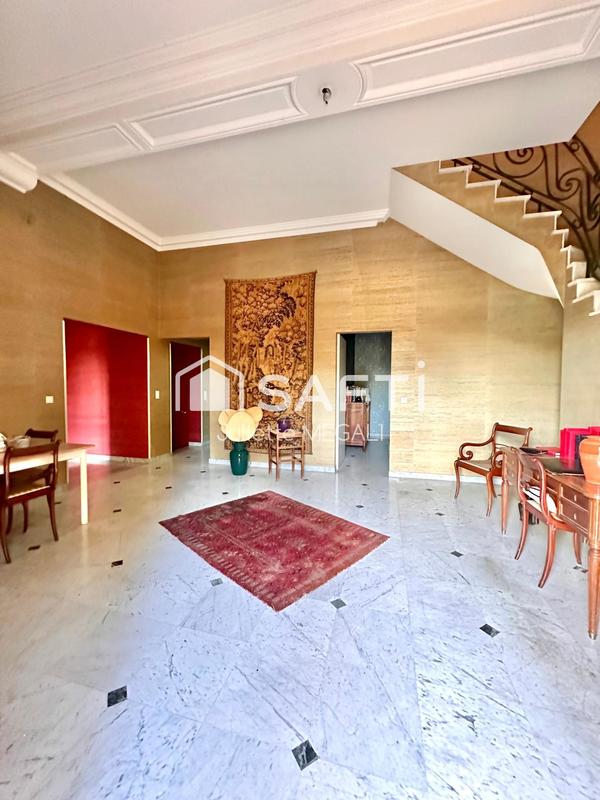 Maison - 430 m² - 12 pièces