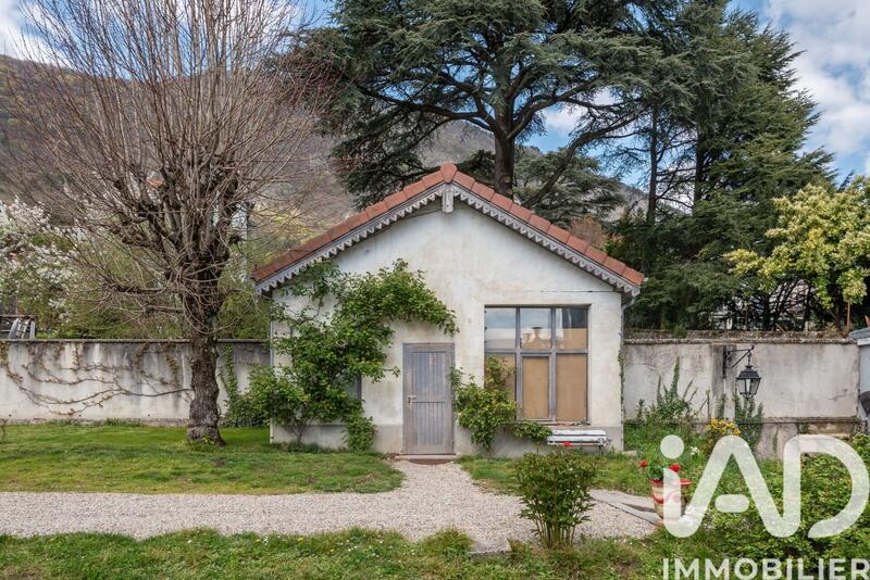 Maison - 266 m² - 15 pièces