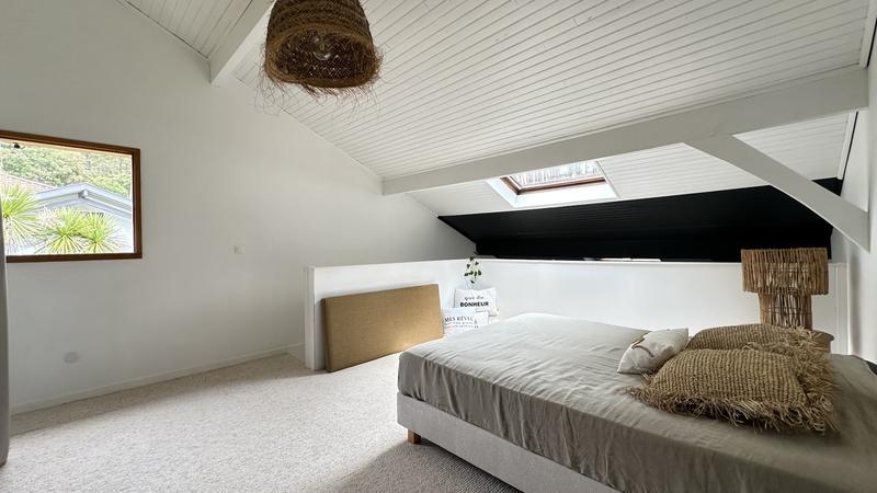 Villa - 222 m² - 10 pièces